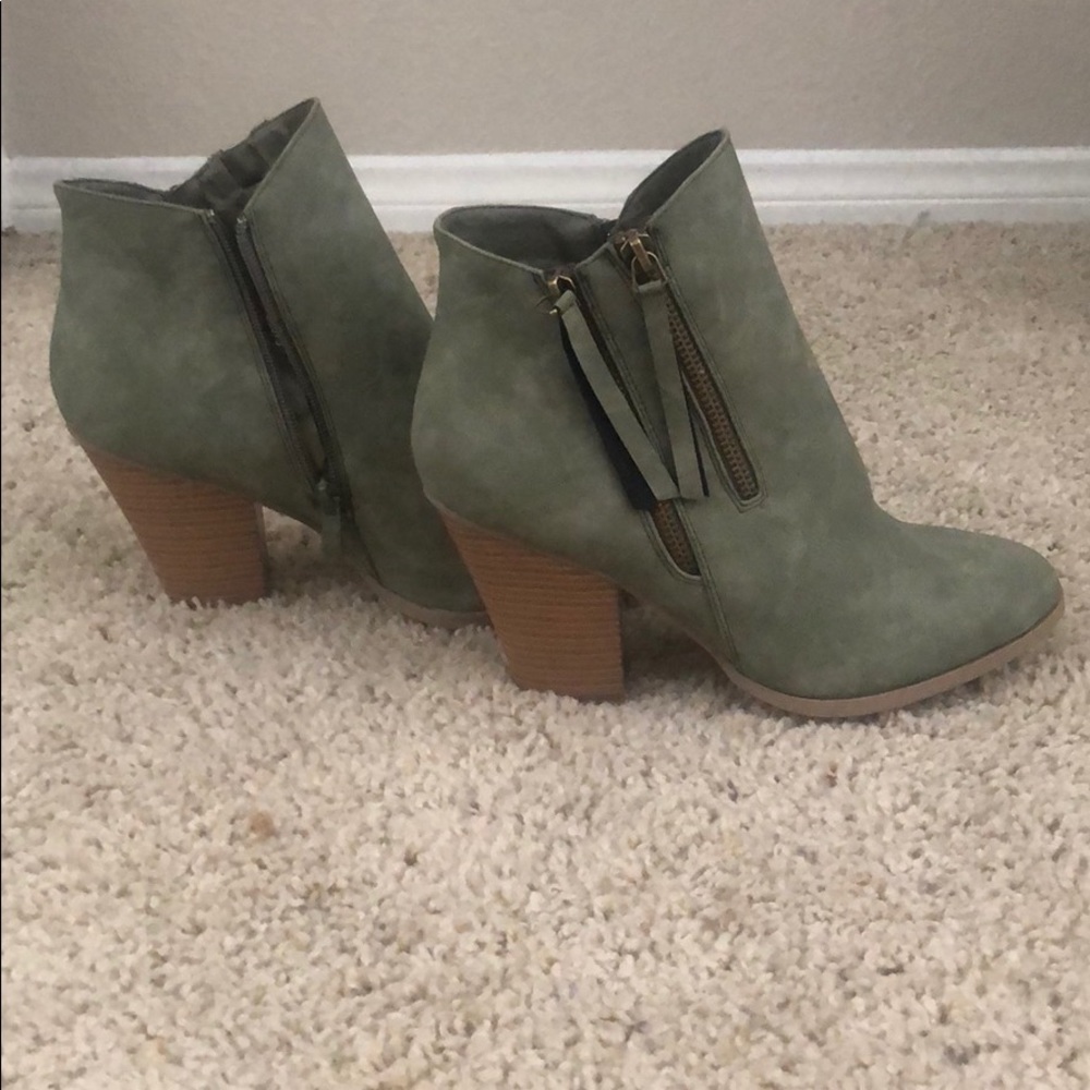 Journey collection shoes olive green